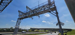 Pórtico com tecnologia Free Flow nacional desenvolvida pela COMPSIS, no Rodoanel em SP