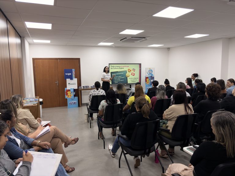 Formação docente em Ibiraçu aborda BNCC Computação e ECA Digital