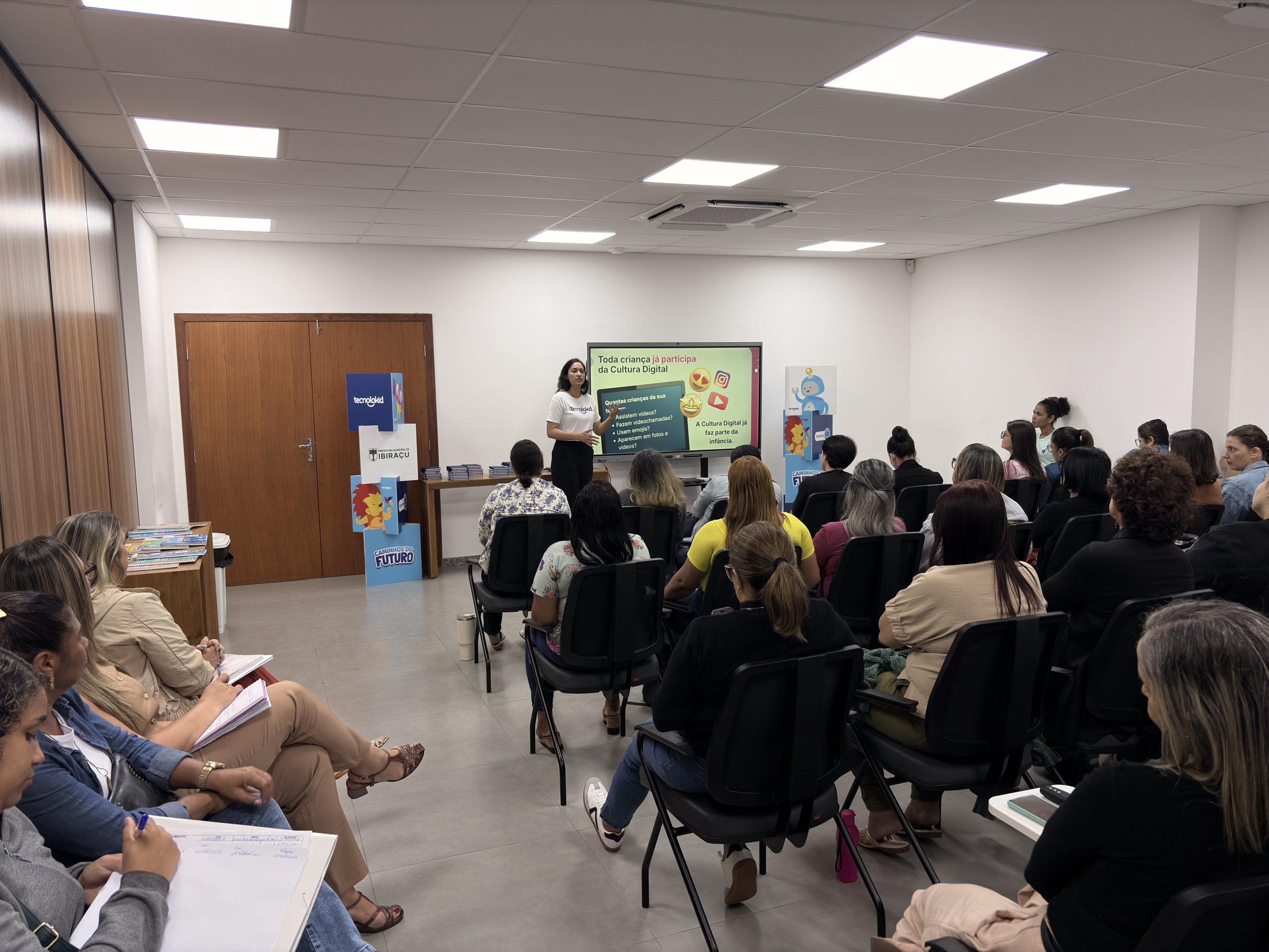 Formação docente em Ibiraçu aborda BNCC Computação e ECA Digital